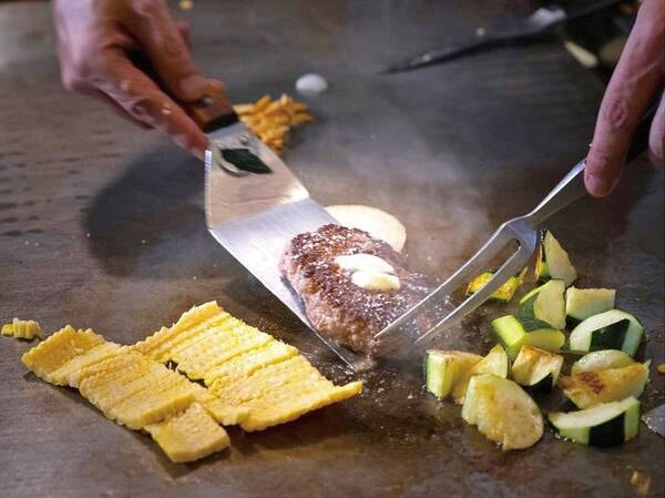 【鉄板焼ステーキハウスでご夕食】中の島×ステーキハウス/例。老舗ステーキハウス「ひのき」にて鉄板焼コース料理を味わう