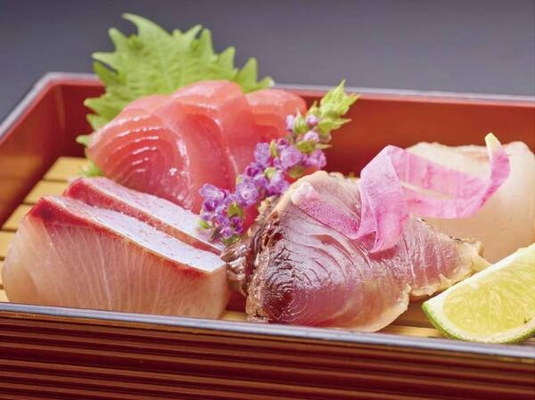 熊野灘産生まぐろ・アセロラ真鯛・本日の旬魚のお造り（例）