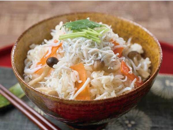 釜揚げシラスの炊き込みご飯/例