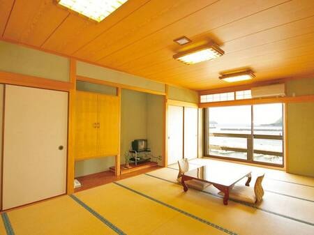 【和室】海を望む10畳のお部屋