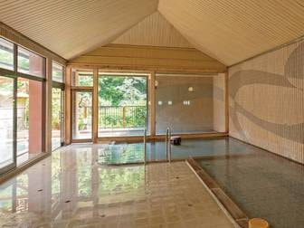 三朝温泉 後楽/【男性大浴場】ラジウムを含む三朝温泉の湯を愉しむ