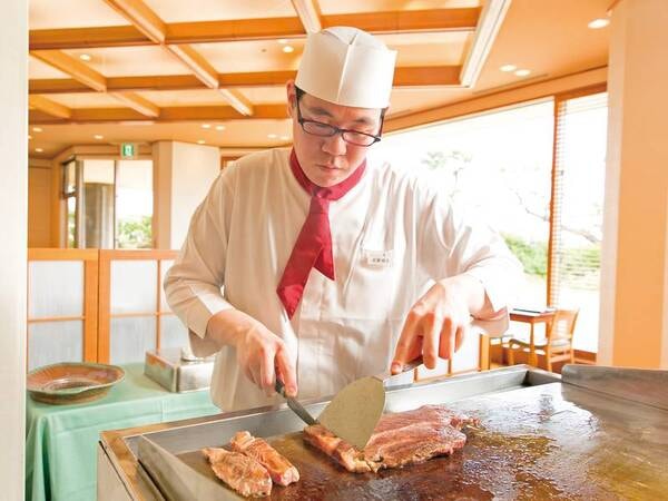 【10月号】バイキングプランの夕食(ステーキも食べ放題)/例