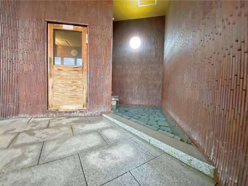 【藤壷の湯】サウナの後は、かけ水をして水風呂へ