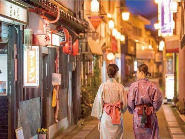 【三朝温泉】温泉街、夜の風景。