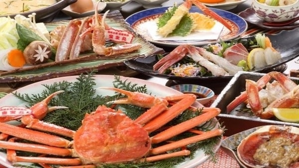 タグ付きの活松葉がにが2杯相当付いたフルコース！