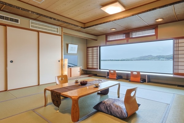 【客室/例】湖を望む和室(広さ、館はおまかせ)※客室への移動は階段移動がある客室の場合あり ※大人限定