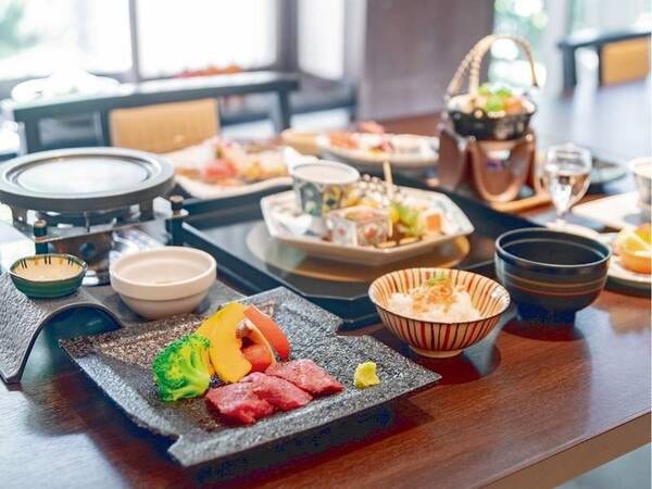 黒毛和牛メインの会席一例/霧島の四季とともに、黒毛和牛を堪能