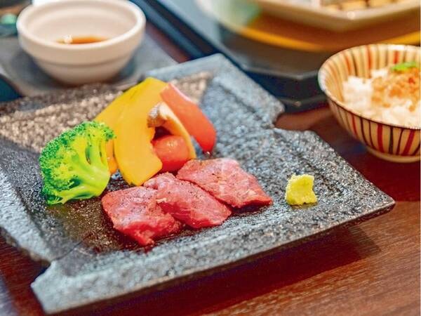 黒毛和牛メインの会席一例/霧島の四季とともに、黒毛和牛を堪能