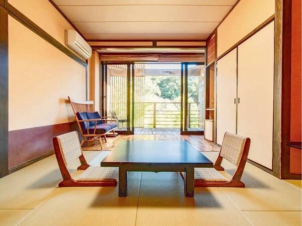 【和室10畳(3名)一例】小さなテラスのある和室。畳のお部屋で足を延ばしておくつろぎください。