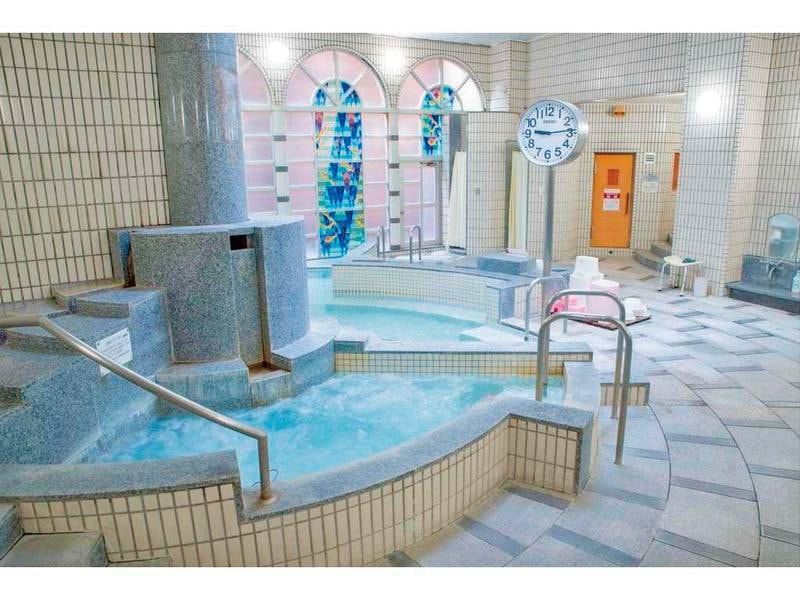 スパ施設「リバティ」はジェットシャワーや泡沫湯、寝湯、圧注浴などタイプの異なる浴槽を9種類設けています。