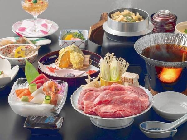 【選べる夕食・:和食会席を選択した際の写真一例】お造りや、牛肩ロースすき焼きなどをご用意