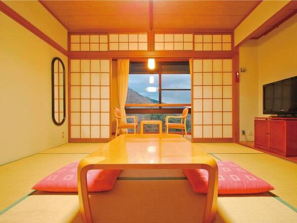 【客室/例】畳の部屋で山の眺望を眺めながらゆったりできる