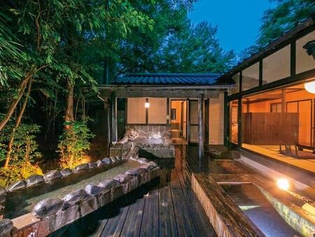 【客室/一例】客室露天風呂。3つの浴槽（露天・寝湯・水風呂）で至極の時間をお過ごしください