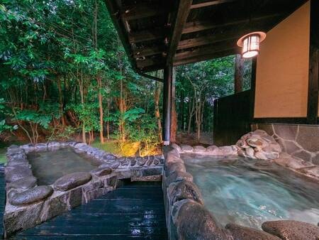 【客室/一例】客室露天風呂。3つの浴槽（露天・寝湯・水風呂）で至極の時間をお過ごしください