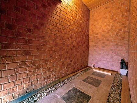 客室には岩盤浴を備えています/一例