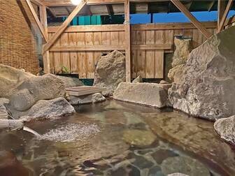 やすらぎの宿 桂祗荘/【露天風呂】これぞ秘湯!源泉かけ流しを楽しみながら、大自然の空気を吸って、鳥の声や草木が揺れる音、湯口から流れる源泉の音を感じ時間を忘れることができる