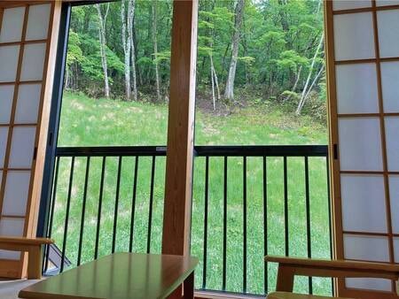 【和室(眺望:裏山)/例】森林が目の前!大自然を感じられるお部屋森林が目の前!大自然を感じられるお部屋※お部屋タイプは指定できません