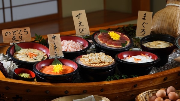 【朝食/例】島根といえば海鮮！朝から好きな海鮮で作れる贅沢な海鮮丼がおすすめ！