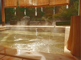 夕景湖畔すいてんかく／【女性大浴場】涼しい風を感じながらの湯浴みを楽しむ