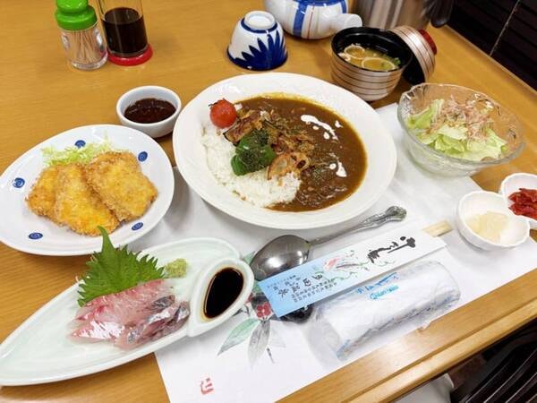 水曜限定！夕食は、スパイス香る特製カレーをご提供しています。
