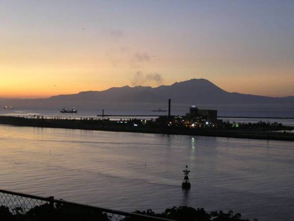 【眺望】朝焼けに照らされる大山