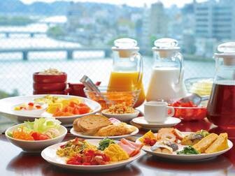 松江ニューアーバンホテル／【朝食バイキング/イメージ】和洋揃った料理の品々