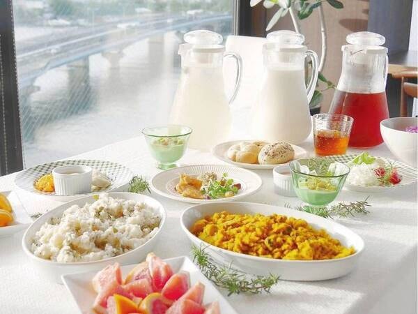 【朝食バイキング/イメージ】宍道湖を一望できるレストランで元気に一日をスタート!