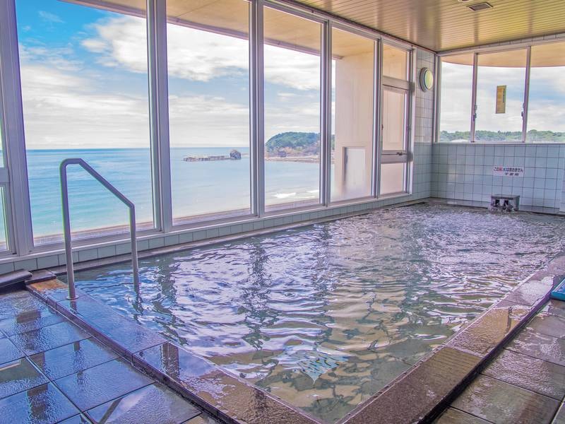 【展望浴場】温泉ではないものの日本海の絶景を一望できる展望大浴場！