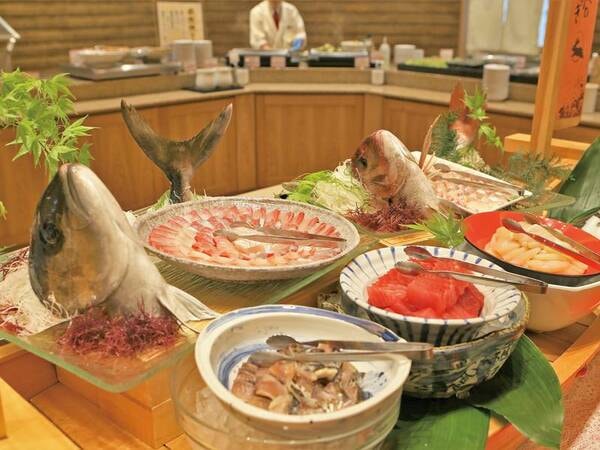 【夕食バイキング/例】種類豊富な海鮮が並ぶ!