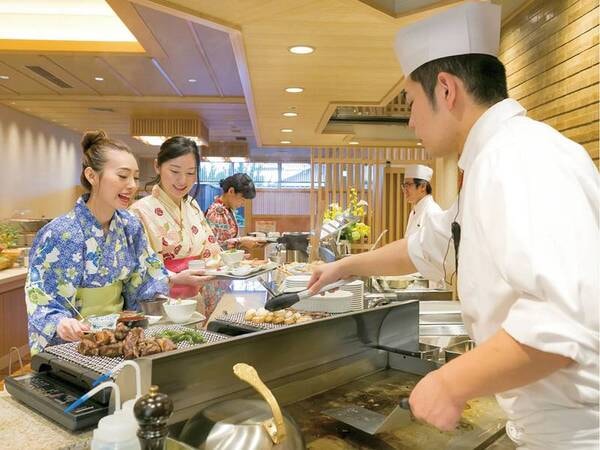【ライブキッチン/例】調理スタッフが出来立て料理をご提供