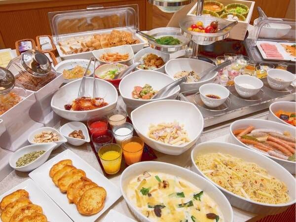 【朝食バイキング/例】出来立てのお料理をライブキッチンにてご用意しております