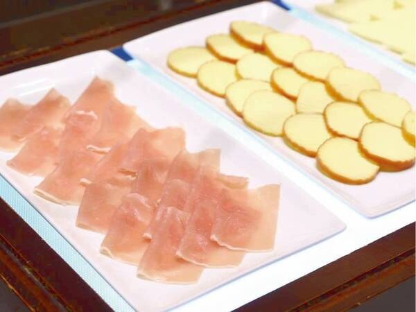 【朝食バイキング/例】チーズはビタミンB2が多く含まれているので朝チーズもオススメ!
