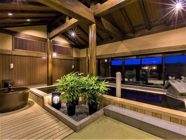 【大湯処：蒼雲】出雲大社をモチーフにした湯口が特徴の内風呂。内風呂には立ち湯をご用意。