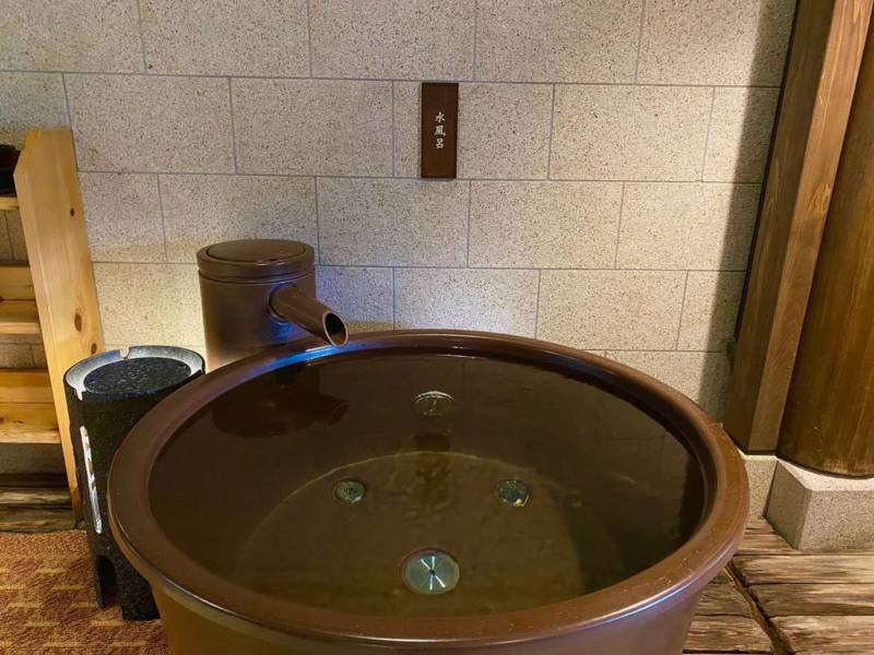 【大浴場：蒼雲】水風呂は、ホルモンバランスを整えてくれる作用も期待されると言われています。