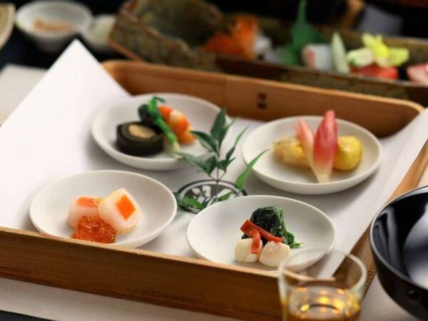 【旬替わり会席～前菜～】土器(かわらけ)盛り※神様へのお供え物をイメージして土器に盛り付けしております。※画像・メニューは一例、変更の場合あり