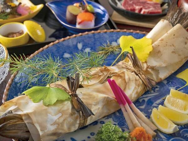 スズキの奉書焼と季節の和会席/一例