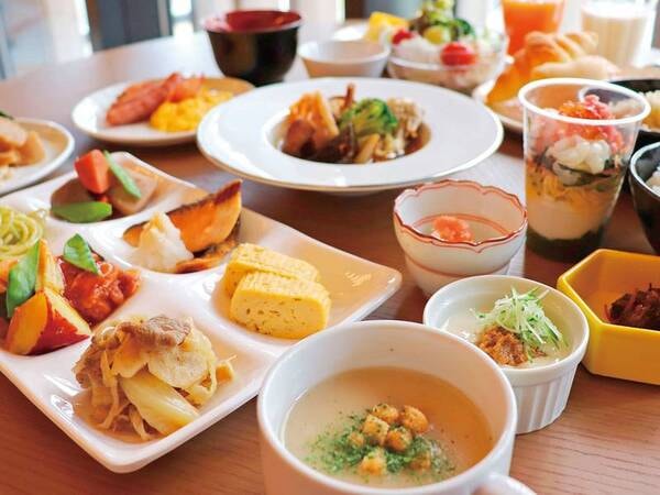 【朝食/一例】北海道の旬食材を活かした約40種の和洋ビュッフェ。美味しい朝ごはんで素敵な1日のスタートを♪
