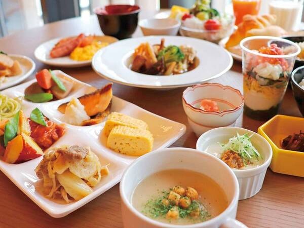 【朝食/一例】北海道の旬食材を活かした約40種の和洋ビュッフェ。美味しい朝ごはんで素敵な1日のスタートを♪