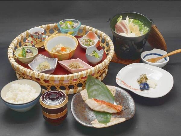 朝食/写真一例】朝の気分に合わせた多彩な「おばんざい」をご用意。京都らしい雰囲気の身体に優しい和朝食をお楽しみください