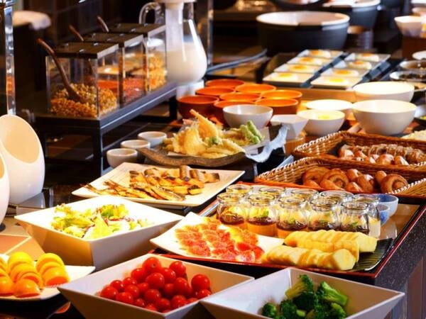 ＜朝食＞地元の食材を使用した朝食メニューをご準備（例）

