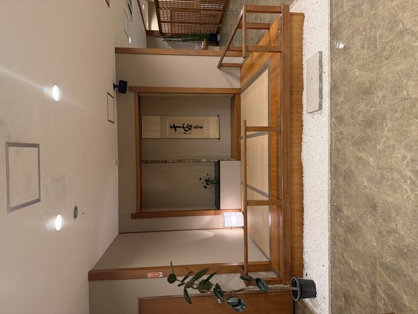 【館内: ロビー】