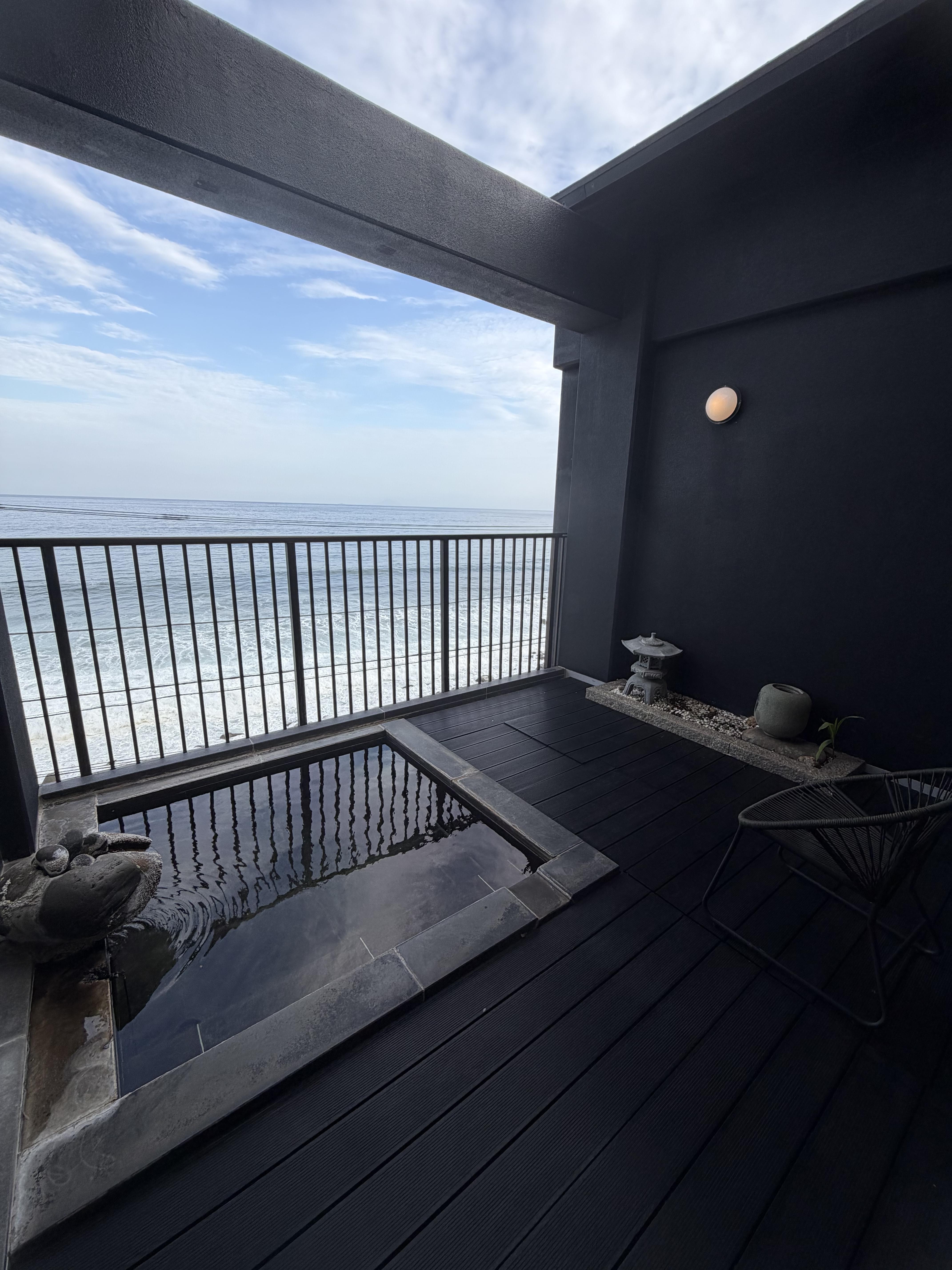 【露天風呂】海の音をBGMにゆっくりと湯あみを