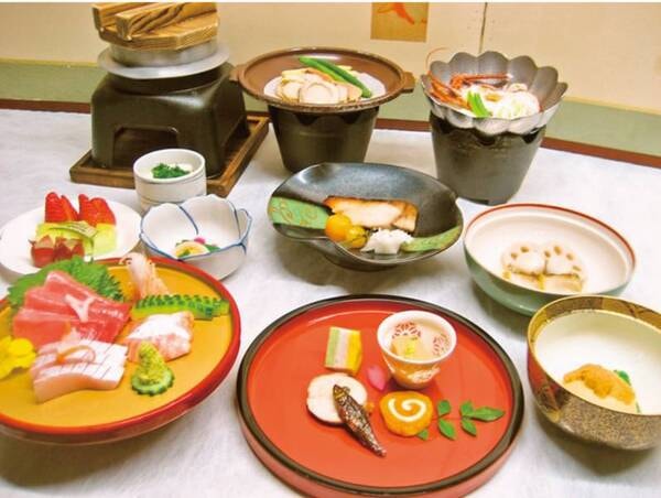 【伊勢海老・鮑・帆立付プラン/例】伊勢志摩の魚介類を使用したお料理が大変美味しいと好評