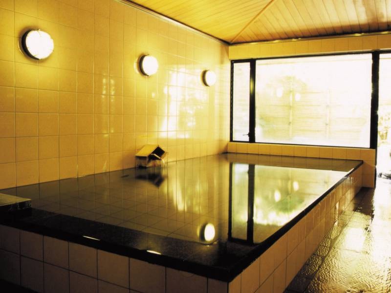 【内湯･紅梅の湯】お肌がつるつるになると評判