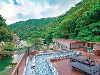 湯原温泉　八景／【貸切Spa 空の湯】朝もやの中、森の香りに包まれる