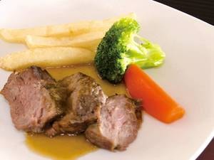 【ミニ牛ステーキ/例】牛肉のステーキをお手軽にプラス！食べやすくカットした4切れ程をご提供！