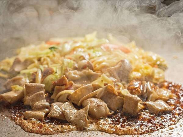 ホルモン焼きうどん/例