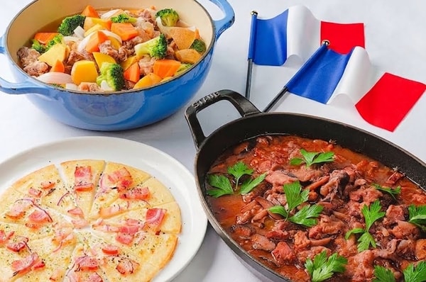 【朝食ビュッフェ/例】9/15~10月末まで開催！『フランスフェア』牛すね肉のポトフ、赤ワインとハーブ香る鶏肉煮込み、サクサク香ばしい極薄生地の爽やかピッツァ等、本格メニューが並ぶ
