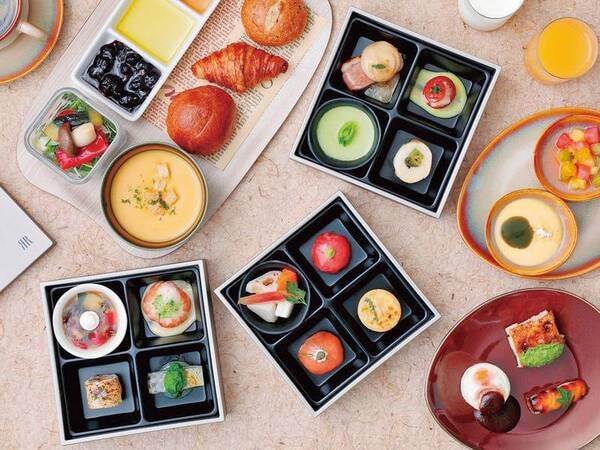 【朝食/例】京都の四季がコンセプトの三段お重箱「京の四季彩箱」と共にハーフビュッフェを楽しめる