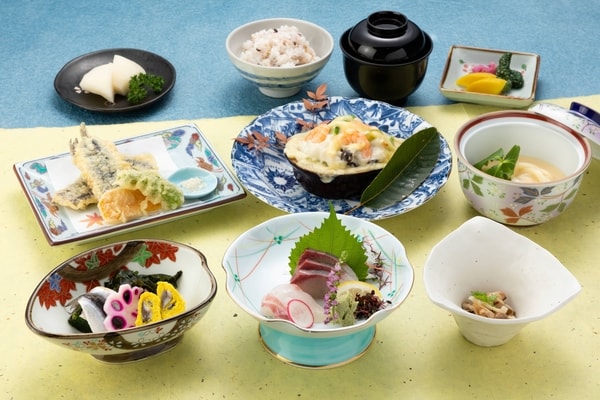 【白滝/2026年9~10月の夕食一例】板長が自信を持っておすすめ！瀬戸内海の恵みをふんだんに使った季節会席。